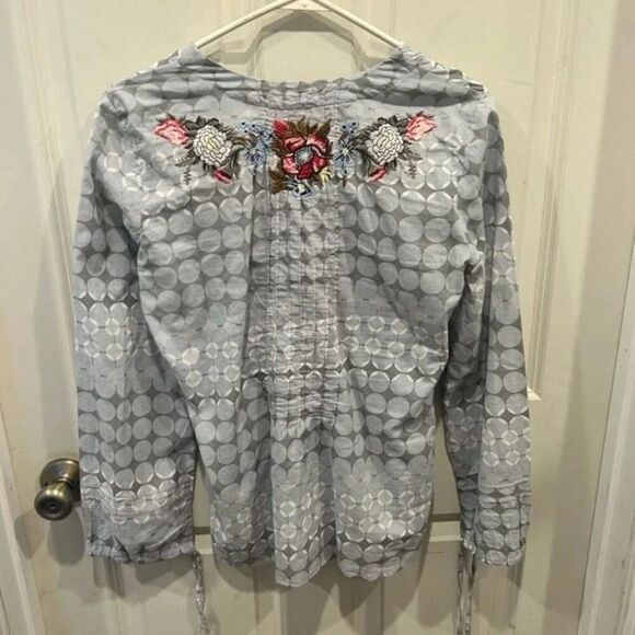 COMO No? By Biz Embroidered Gray Cotton Pintuck Peasant Top size Small‎ - Picture 5 of 7